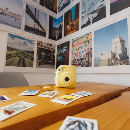 Bairro Alto In A Polaroid - Party In Appartamento Lisbona