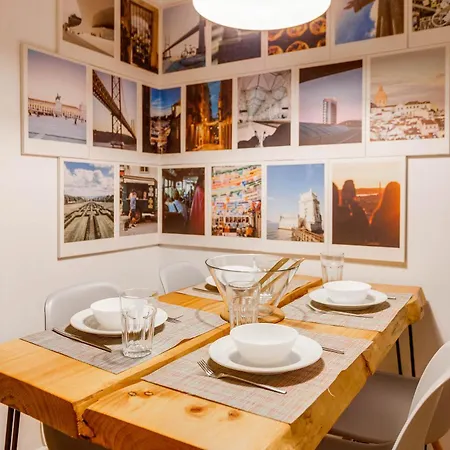 Bairro Alto In A Polaroid - Party In Appartamento *