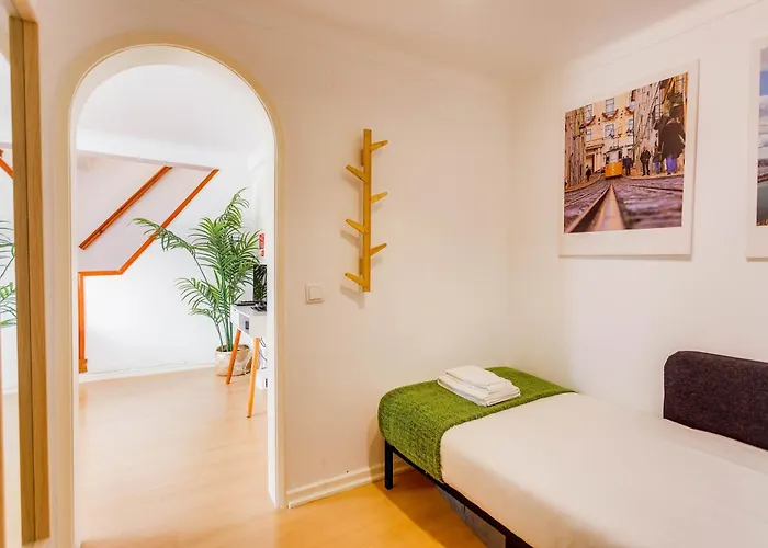 Bairro Alto In A Polaroid - Party In Apartamento